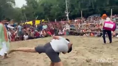 मधेपुर: करहारा गांव में कुश्ती प्रतियोगिता के अंतिम दिन पहलवानों ने दिखाया दमखम, हज़ारों दर्शक कला-कौशल देख दंग रह गए