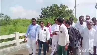 ధర్మసాగర్: ధర్మసాగర్,వేలేరు మండలాలలో ఇటీవల కురిసిన వర్షానికి పంట నష్టపోయిన రైతులను, పరామర్శించారు మాజీ ఎమ్మెల్యే