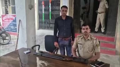 अरेराज: मलाही थाने में विधानसभा चुनाव को लेकर कुल 56 लाइसेंसी हथियारों को कराया गया जमा