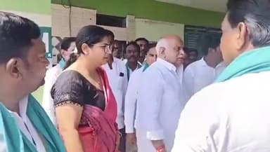 ముధోల్: బైంసా వ్యవసాయ మార్కెట్ యార్డులో పత్తి కొనుగోలు ప్రారంభించిన జిల్లా కలెక్టర్ అభిలాష అభినవ్, ఎమ్మెల్యే రామారావు పటేల్