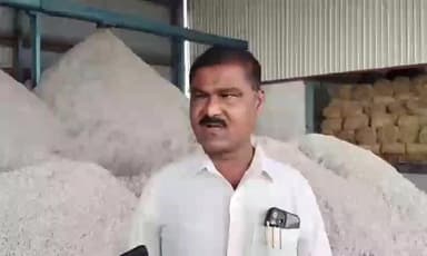 ఉండవెల్లి: కాపాస్ వికాస్ యాప్ లో మార్పుల కారణంగా పత్తి కొనుగోలు - వ్యవసాయ మార్కెట్ యార్డ్ కార్యదర్శి ఎల్లప్ప