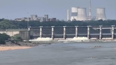 ગાંધીનગર: સાબરમતી નદીમાં પાણીની આવકમાં વધારો 2 ગેટ ખોલવામાં આવ્યા