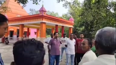 আউশগ্রাম ২: আউশগ্রামের ধনকড়ায় পুজাচর্নার মাধ্যমে রাস্তার কাজের শুভারম্ভ করা হল, উপস্থিত ছিলেন SBSTC চেয়ারম্যান ও ব্লক সভাপতি