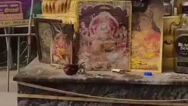 आंवला: आंवला में सम्राट अशोक की मूर्ति के पास मिली शराब की बोतल, एसडीएम को ज्ञापन सौंपकर कार्रवाई की मांग की गई