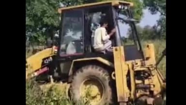 लिधौरा: लिधौरा में प्रशासन ने 50 एकड़ गोचर भूमि से हटाया कब्जा, जेसीबी से अतिक्रमण मुक्त व ड्रोन से रखी नज़र