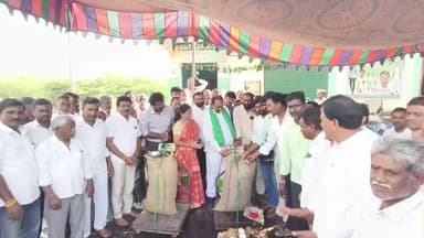 సంగెం: సంగెం మండల కేంద్రంలో పిఎసిఎస్ ఆధ్వర్యంలో ఏర్పాటుచేసిన మొక్కజొన్న,వరి ధాన్యం కొనుగోలు కేంద్రాన్ని ప్రారంభించిన ఎమ్మెల్యే