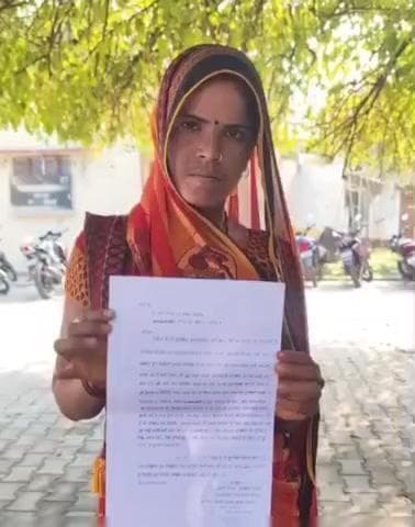 कौंच: बरोदा कलां गांव में महिला ने अपने शराबी पति पर मारपीट करने का आरोप लगाया, सीओ से की शिकायत