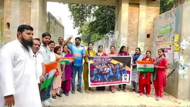 चंदौसी: चंदौसी में भारतीय महिला क्रिकेट टीम की जीत की खुशी में क्रिकेट प्रेमियों ने मनाया जश्न, गणमान्य लोग रहे मौजूद