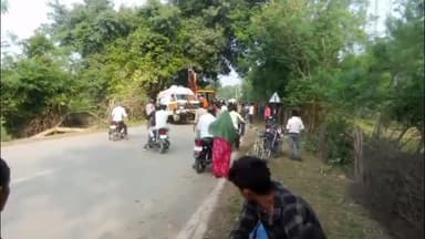 सिमरिया: मोहन्द्रा-कुंवरपुर के बीच बड़ा हादसा टला: तेज रफ्तार एंबुलेंस खेत में घुसी, सभी सुरक्षित