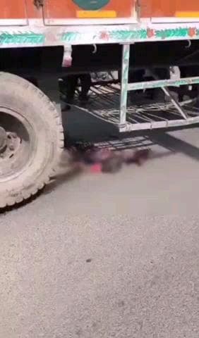 बहरोड़: बहरोड़ में ट्रेलर की टक्कर से महिला की मौत, पहचान के बाद पुलिस ने कराया पोस्टमार्टम, महिला फैक्ट्री में सफाई कर रही थी