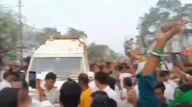 खगौल: लालू प्रसाद यादव ने जेल में बंद रीत लाल यादव के समर्थन में किया रोड शो, रीत लाल पर ₹50 लाख की रंगदारी का आरोप