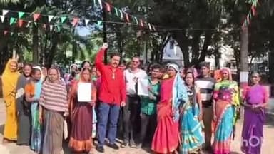 धमतरी: बड़ी संख्या में कलेक्ट्रेट पहुँचे देवार बस्ती के लोग, जानिए क्या हैं उनकी मांगें