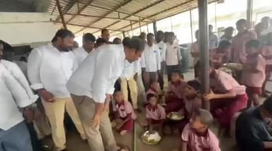 లింగంపేట్: మహాత్మ జ్యోతిబాపూలే పాఠశాలలో ఎల్లారెడ్డి ఎమ్మెల్యే మదన్ మోహన్ ఆకస్మిక తనిఖీ, విద్యార్థులకు నాణ్యమైన భోజనం అందించాలి