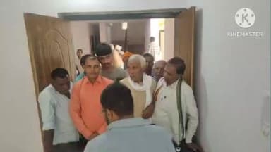 चेनारी: चेनारी में किसानों के बीच बीज वितरण का कार्य शुरू हुआ