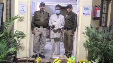 चिन्यालीसौड़: धरासू थाना पुलिस ने छोटी नागणी के पास 68 बोतल शराब और 12 बोतल बीयर के साथ एक व्यक्ति को किया गिरफ्तार