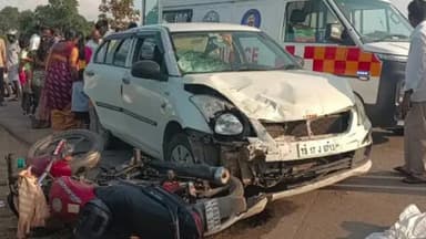 నాగిరెడ్డిపేట: బోధన్ - హైదరాబాద్ జాతీయ రహదారిపై కారు, ద్విచక్ర వాహనం ఎదురెదురుగా ఢీకొనడంతో ఇద్దరికీ తీవ్ర గాయాలు, ఆస్పత్రికి తరలింపు
