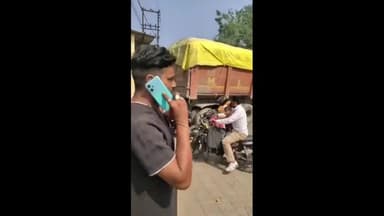 दुधि: रेनुकूट में सड़क के बीचोबीच ट्रक के खराब होने से लगा लंबा जाम, प्रशासन ने खुलवाया