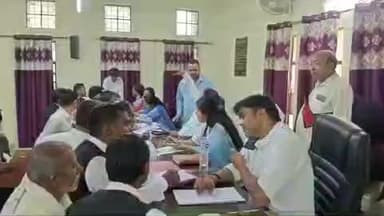 करछना: करछना तहसील परिसर में आयोजित संपूर्ण समाधान दिवस पर आई 200 से अधिक शिकायतें, लेकिन एक भी शिकायती पत्र का नहीं हुआ समाधान