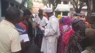 লালগোলা: পদ্মা ভাঙনে বিপর্যস্ত পরিবারের পাশে আল মদিনা ওয়েল ফেয়ার সোসাইটি — শীতের আগমনে মানবিক উদ্যোগ লালগোলায়