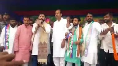 अस्थावां: केंद्रीय मंत्री चिराग पासवान ने अस्थावां के चकधीन हाई स्कूल में चुनावी सभा को संबोधित किया