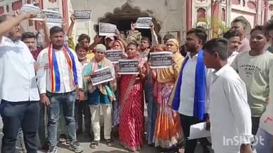 ચોરાસી: સુરત....સુરત ના માન દરવાજા ટેર્નામેન્ટ નો રસ્તો બંધ કરતા સ્થાનિકો માં ભારે રોષ. પાલિકા ખાતે મોરચો નોંધાવ્યો.