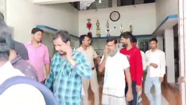 ভগবানগোলা ২: রানিতলা থানার অভিযানে বড়সড় সাফল্য — জুয়ার আসর ভেঙে গ্রেফতার ৬ দুপুর ১:৩০ নাগাদ লালবাগ কোর্টে পাঠায় পুলিশ