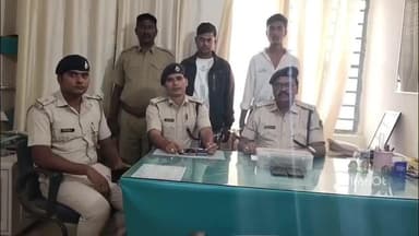 चिरैया: ढाका पुलिस ने चार देसी कट्टे और 7 जिंदा कारतूस के साथ 2 लोगों को किया गिरफ्तार