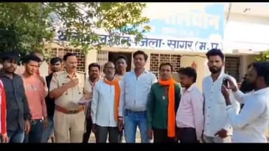 मालथोन: धौरई ग्राम में अवैध शराब बंद करने की मांग को लेकर ग्रामीणों ने थाना प्रभारी को सौंपा ज्ञापन