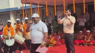 मतदाताओं को जागरूक करने के लिए वरीय कोषागार पदाधिकारी शशिकांत आर्य ने गाया मधुर गीत....
#चलो_करें_मतदान
#लोकतंत्र_का_पर्...