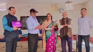 मांडर: मांडर महाविद्यालय में चतुर्थ वर्गीय कर्मचारी जीतन उरांइन को दी गई विदाई