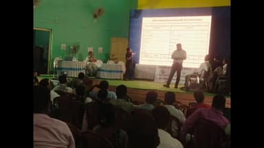 ডেবরা: ডেবরা অডিটোরিয়াম হলে বি এল ও দের নিয়ে বৈঠকে বিডিও-জয়েন্ট বিডিও