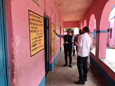 नासरीगंज: नासरीगंज प्रखंड के कई मतदान केंद्रों का निरीक्षण प्रेक्षक द्वारा किया गया