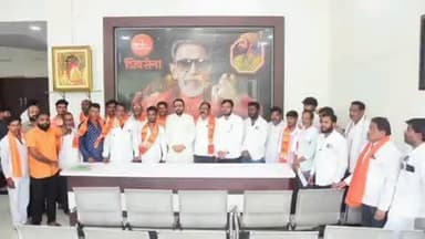 लोणार: मेहकर येथे केंद्रीय राज्यमंत्री प्रतापराव जाधव यांच्या हस्ते युवकांचा शिवसेनेत प्रवेश