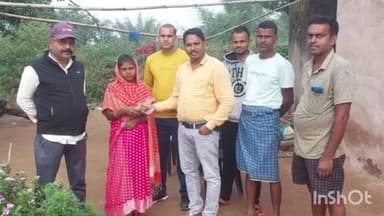 हेरहंज: घुरे ग्राम में सांसद और विधायक प्रतिनिधि ने मृतक के गरीब परिवार को नकद और अनाज देकर की मदद