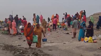 दरौली: सरयू नदी के किनारे कोसी भरने के लिए उमड़ी श्रद्धालुओं की भीड़