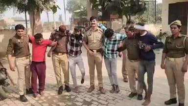 #मुजफ्फरनगर में स्कूल के बाहर छात्राओं से कमेंटबाजी छेड़खानी करने वाले 4 युवकों को पकड़ा✍️ पुलिस ने सिखाया सबक