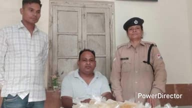लालकुऑ: ट्रेन से लालकुआं कच्ची शराब ला रहे तस्कर रेलवे पुलिस और सीबीआई को देखकर हुए फरार, 118 पाउच कच्ची देशी शराब जब्त