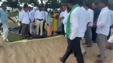 లింగంపేట్: వడ్ల పొలాల్లో పర్యటన, ప్రతి గింజను కొనుగోలు చేస్తుంది, రైతులు ఎవరు ఆధర్యపడొద్దు ఎల్లారెడ్డి ఎమ్మెల్యే మదన్ మోహన్