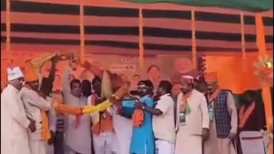 ज़ीरादेई: जिरादेई विधानसभा क्षेत्र के विजयपुर में केंद्रीय मंत्री नितिन गडकरी ने जनसभा को संबोधित किया