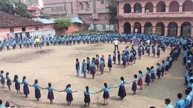 महनार: महनार नगर के मध्य विद्यालय में मतदाता जागरूकता कार्यक्रम, छात्रों ने बनाई मानव श्रृंखला