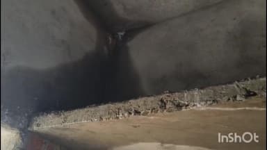 तिसरी: भवन निर्माण में घटिया सामग्री के उपयोग का आरोप, बारिश में छत से टपका पानी