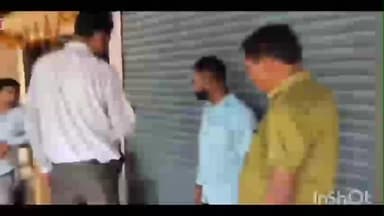 आठनेर: नगर परिषद की बड़ी कार्रवाई: बकाया राशि न देने पर बस स्टैंड की पाँच दुकानों पर लगे ताले