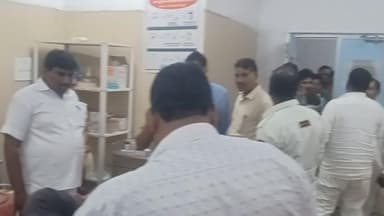 तिलौथू: तिलौथू थाना क्षेत्र के मनहनिया गांव के पास बाइक और ट्रक की टक्कर, युवक गंभीर रूप से घायल