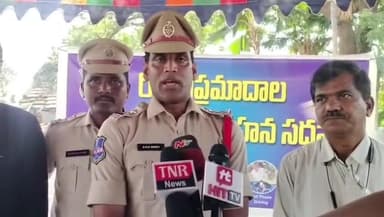 మునగాల: ప్రతి ఒక్కరూ రోడ్డు భద్రత నియమాలను పాటించాలి : మునగాల సర్కిల్ సీఐ రామకృష్ణారెడ్డి