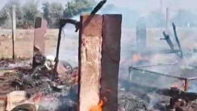 पीसांगन: गोविंदगढ़ में छप्परपोश मकान में भीषण आग लगी, लाखों का हुआ नुकसान