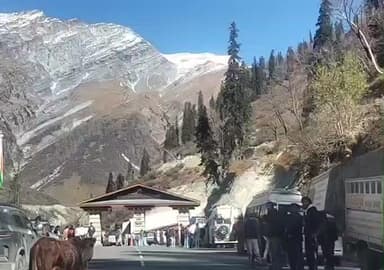 स्पीति: जिला के रोहतांग दर्रा बारालाचा व अटल टनल रोहतांग का दीदार करने पहुंचे पर्यटक