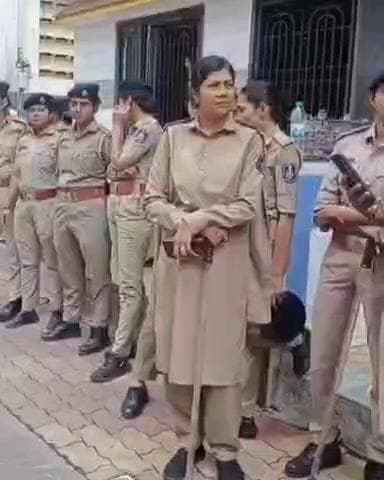 સરથાણા માં ગુજસીટોક ના ગુનાના આરોપીના ગેરકાયદે બાંધકામ પર પોલીસ અને પાલિકા દ્વારા ડિમોલિશન ના હથોડા ઝીંકાયા