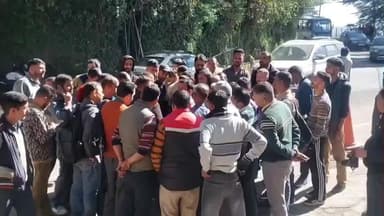 शिमला शहरी: शिमला में निजी बस ऑपरेटर हड़ताल पर, 40 किलोमीटर से अधिक दूरी से आने वाली बसों के शहर में प्रवेश पर रोक की मांग