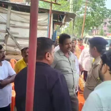 दावथ: कोआथ स्थित पूर्व मंत्री सह निर्दलीय प्रत्याशी जयकुमार सिंह के कार्यालय पर फोस्टर को असामाजिक तत्वों ने फाड़ा