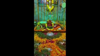 रामगढ़ पचवारा: चंद्रेश्वर महादेव मंदिर में चातुर्मास पाठ का समापन, महादेव जी की सजाई गई आकर्षक फूल बंगला झांकी, मंदिर में लगा तांता